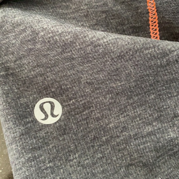 Lululemon Speed-Up shorts 2.5 inches - Picture 6 of 6